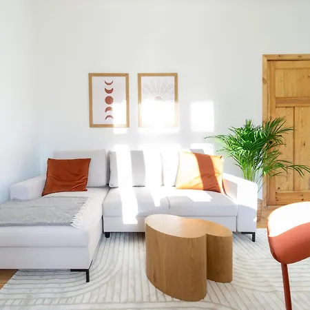 Roomsy Broniewskiego 索波特