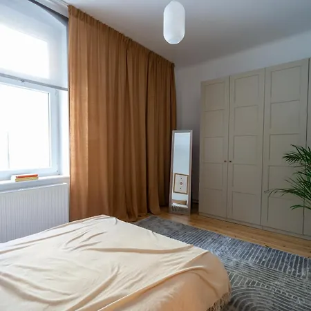 Roomsy Broniewskiego * Сопот