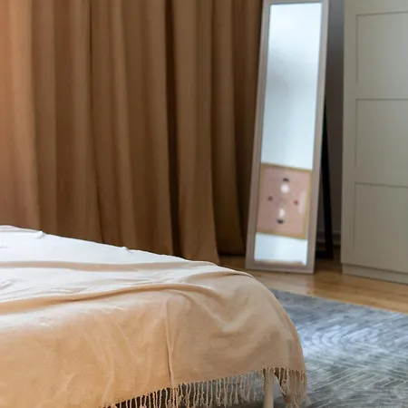 Roomsy Broniewskiego *