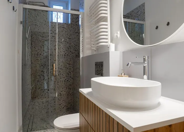 Roomsy Broniewskiego