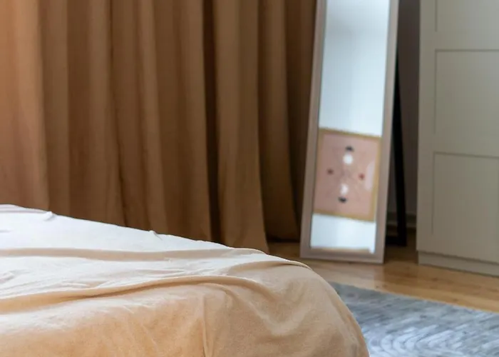 Roomsy Broniewskiego *