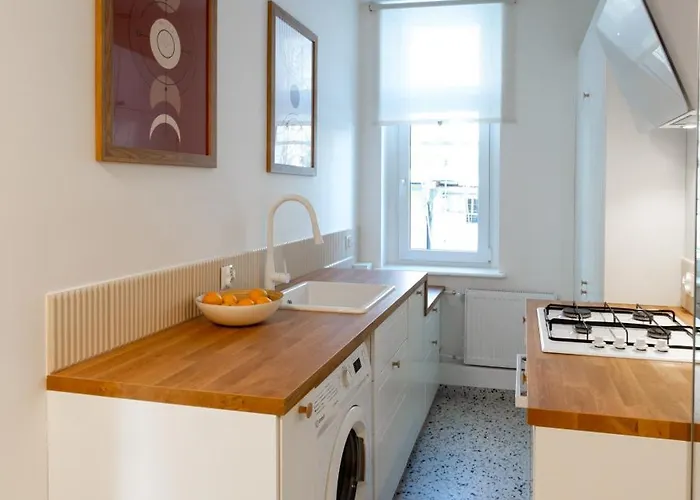 Roomsy Broniewskiego